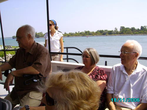 ./Gallery/2011 40th Anniv. Boat Ride/SANY0122.jpg